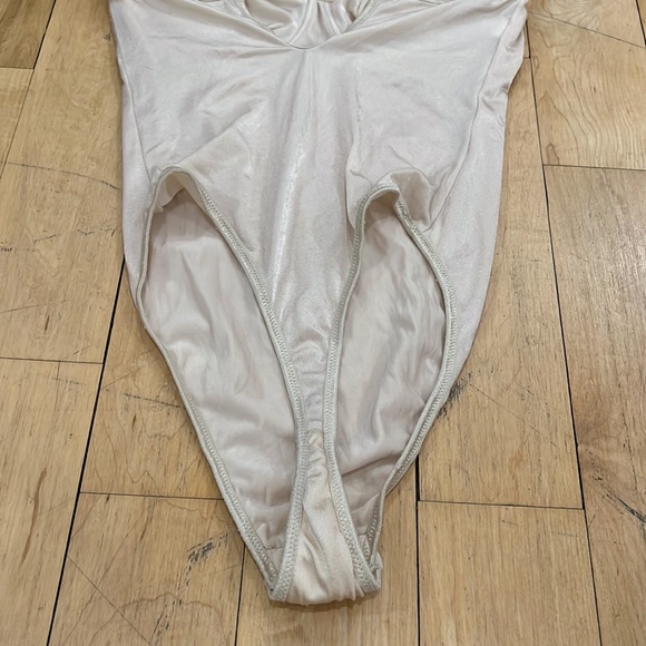 Lisanza Bodysuit Sz 3 - Picture 9 of 15